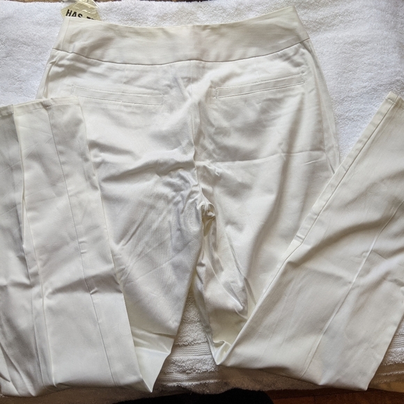 Newport News White Tab Front Capri Pants Size 6 - Picture 5 of 5